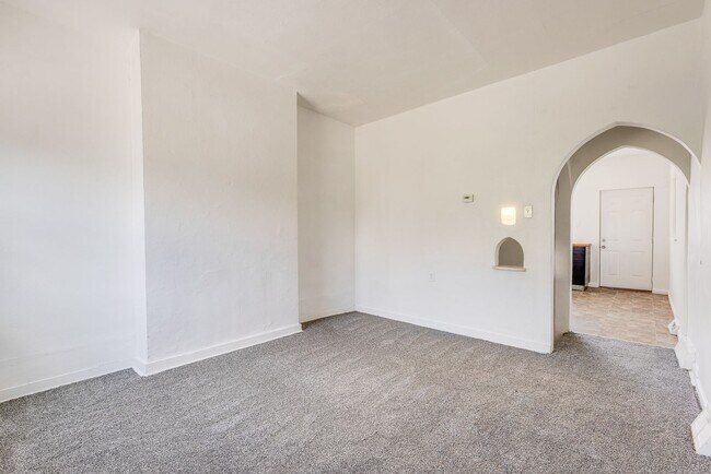 Building Photo - AVAILABLE AUGUST 2026 - 2 Bedroom Home w/ Original Layout!