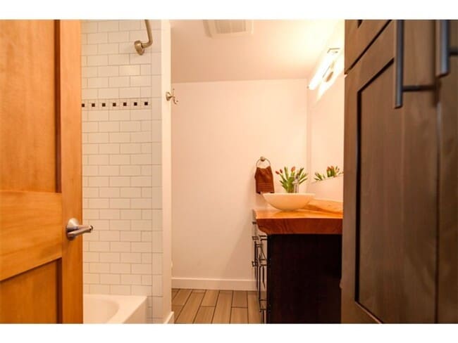Building Photo - Incredible 3 Bed 2 Bath Madrona Home for L...