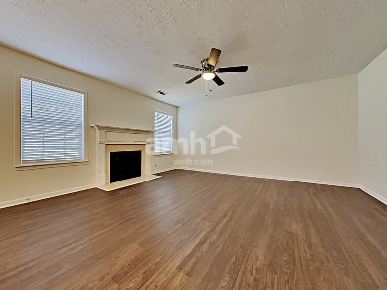 Building Photo - 1959 Johns Pl Ct NE