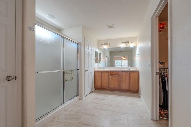 Building Photo - 5561 SW 40th St