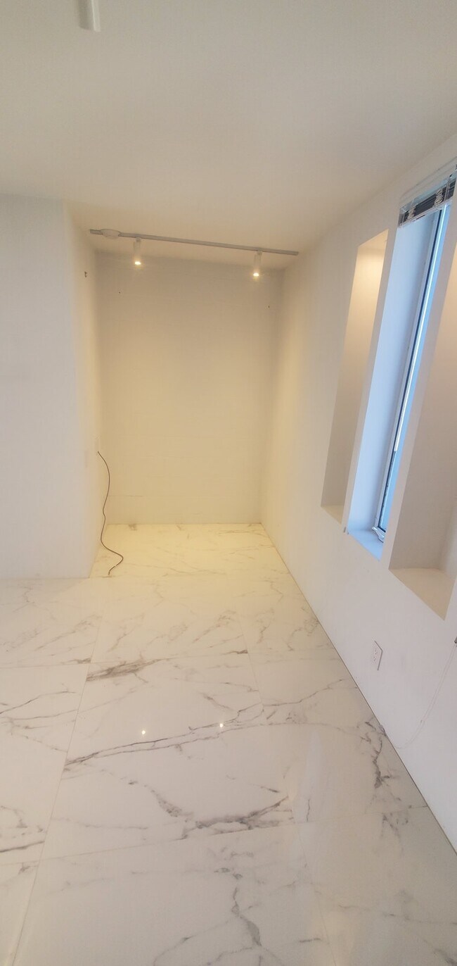 Building Photo - 705 E Balboa Blvd