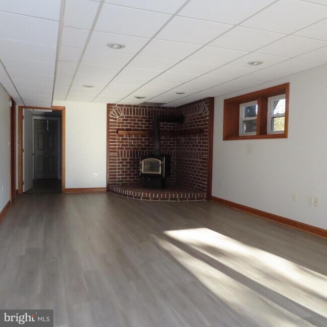 Building Photo - 14109 Buchanan Trail W