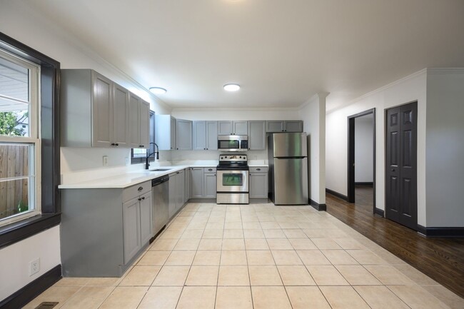Building Photo - **REMODELED EAST NASHVILLE BUNGALOW IN HIG...