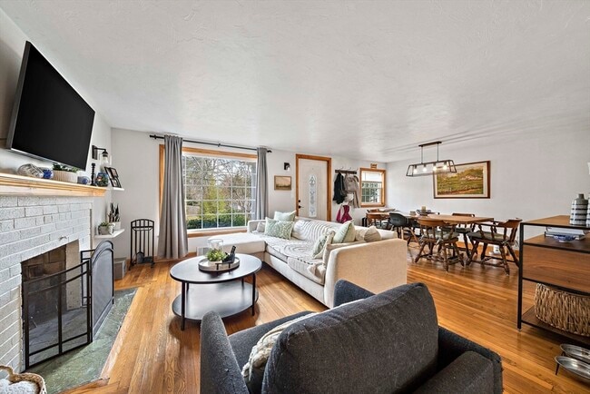 Building Photo - 95 Oriole Rd