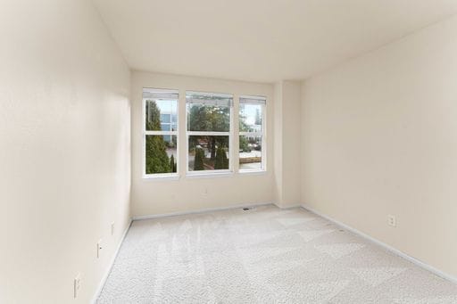 Building Photo - Move-in ready! Large four bedroom home!