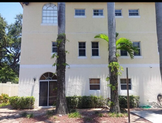 Building Photo - 3356 Bird Ave