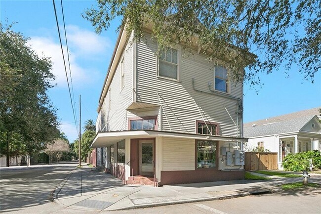 Primary Photo - 5705 Prytania St