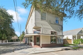 Building Photo - 5705 Prytania St