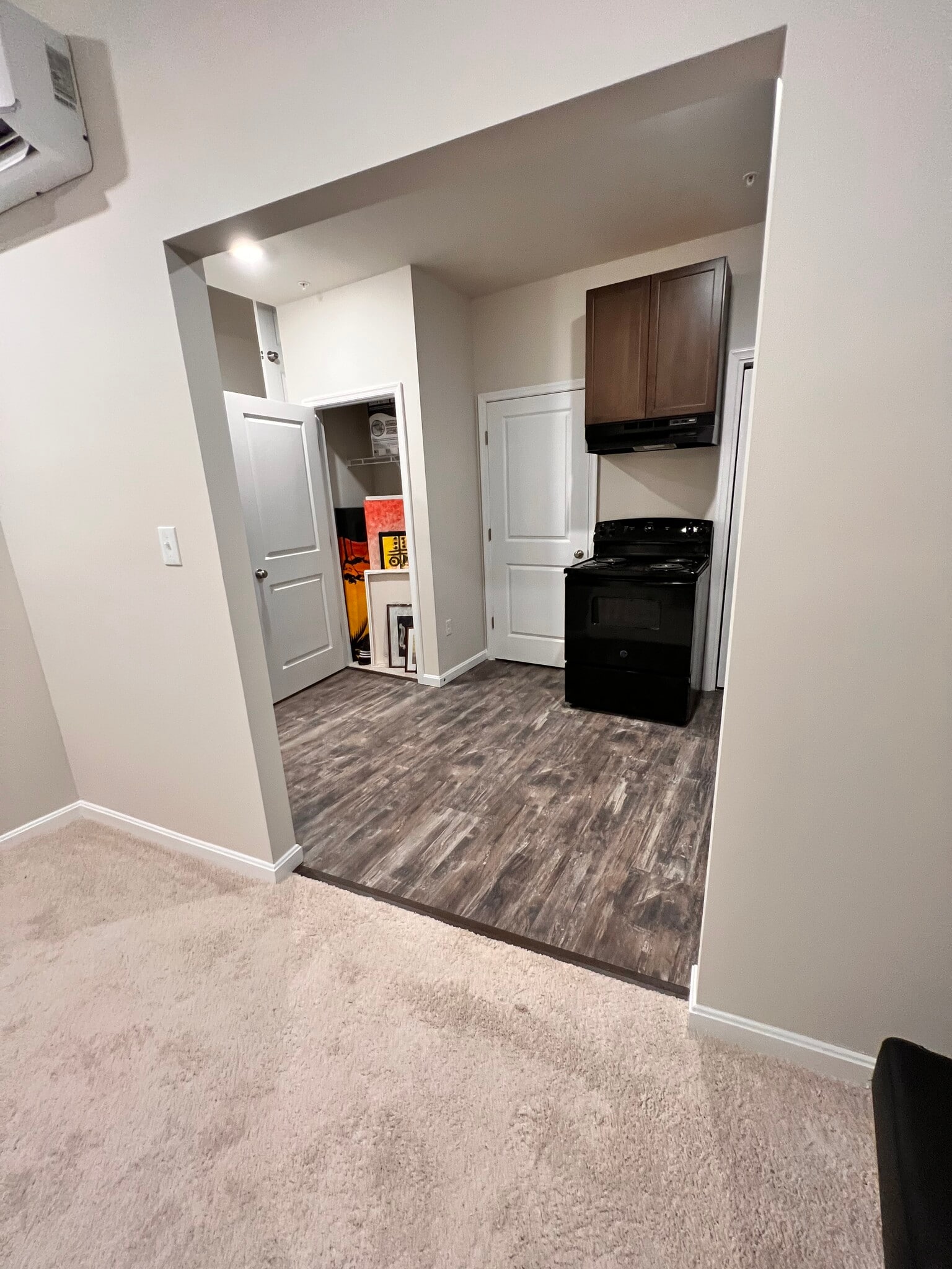 Building Photo - 2067 Hinshaw Dr