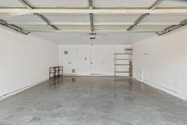 Building Photo - 11819 Red Oak Way