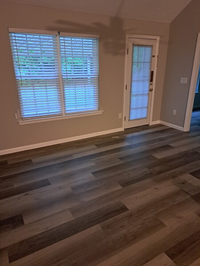 Building Photo - 1256 Watsonia Dr