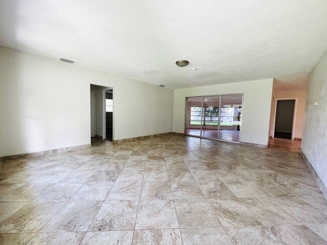 Building Photo - Spacious 2 Bed/2Bath House for Rent in West Bradenton
