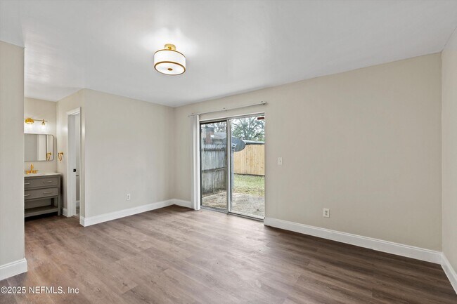 Building Photo - 3329 Mayflower St