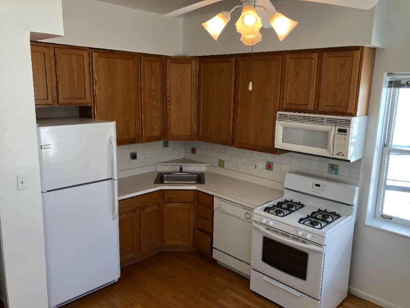 Building Photo - 1210 W Nelson St