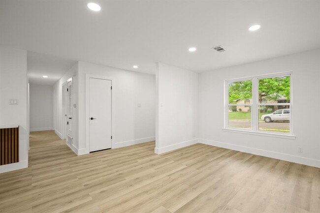 Building Photo - 9006 Lodge Ct