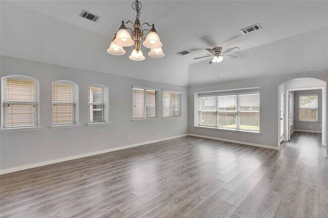 Building Photo - 907 Yabers Ct