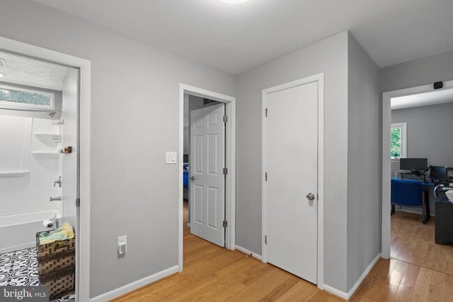 Building Photo - 5400 Woodlyn Ct