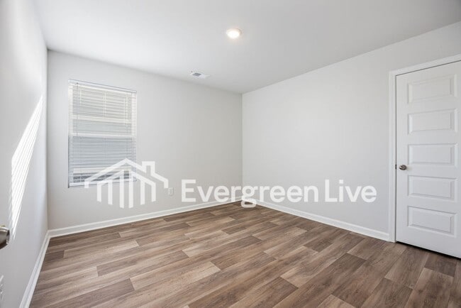 Building Photo - 1235 English Oaks St