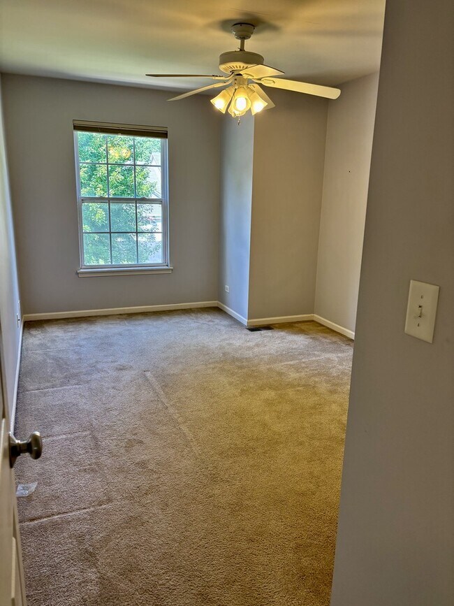 Building Photo - 624 Vista Dr