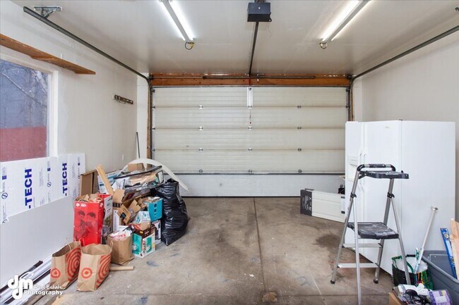 Building Photo - 76th Ave Duplex