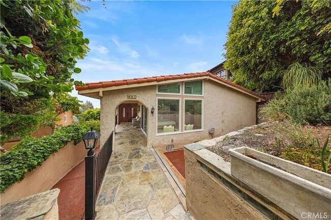 Building Photo - 605 Calle Del Cerrito