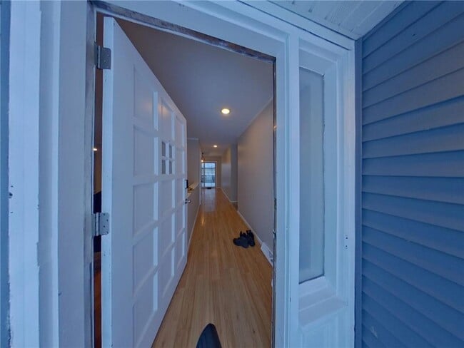 Building Photo - 13101 Thomas Ave