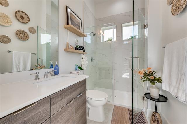 Building Photo - 2235 Lovedale Ave