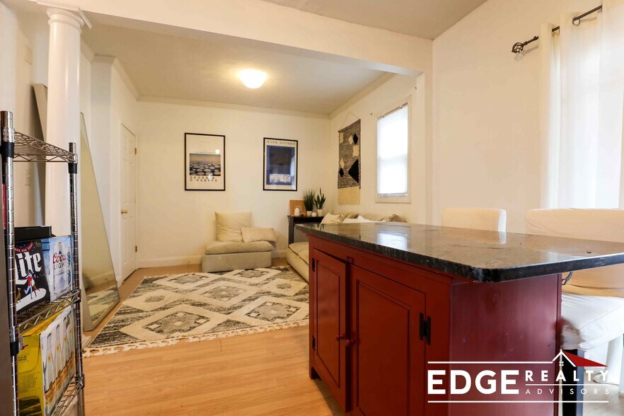 Building Photo - 119 Bolton St