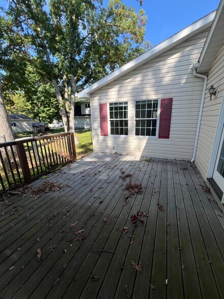 Private side deck - 214 W Sixteenth St