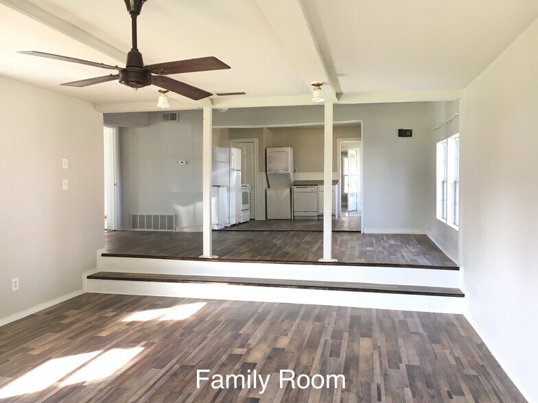 Building Photo - 1404 N Rockwall St