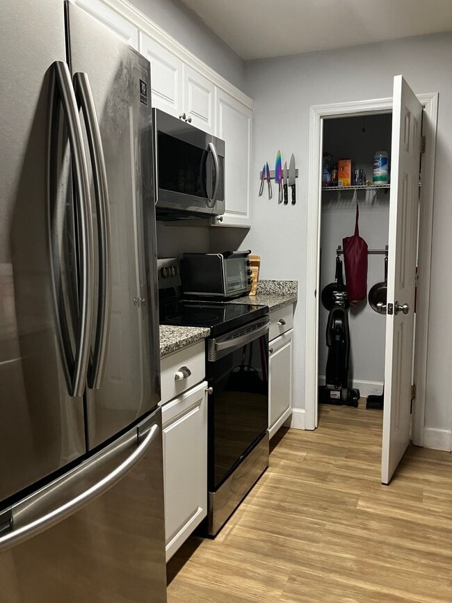 Building Photo - Furnished 1 bedroom in Preserves at River'...