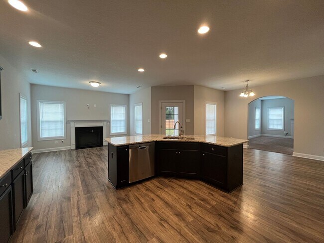 Building Photo - Welcome to Stateside!