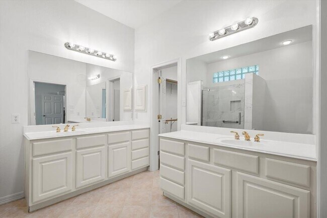 Building Photo - 2127 Clear Lake Pl