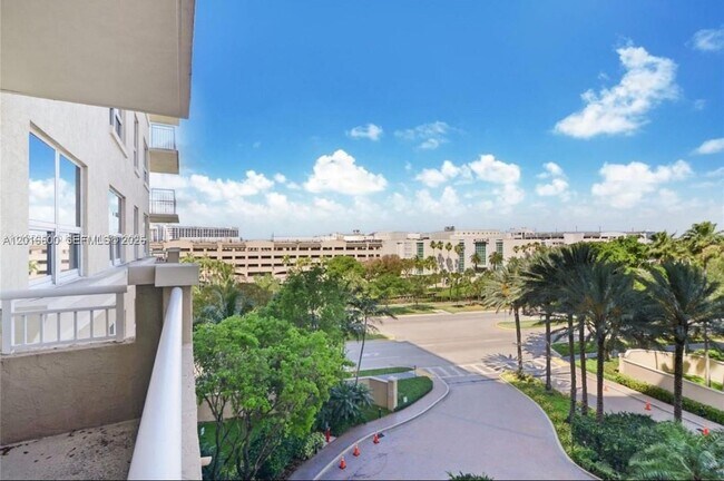 Building Photo - 19501 W Country Club Dr