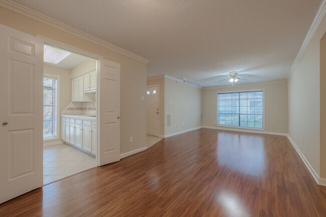 Building Photo - 1311 Antoine Dr