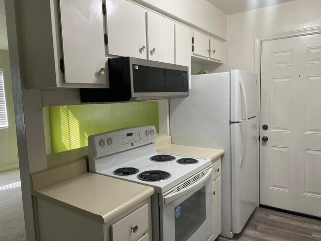 Building Photo - 1227 Casita Dr