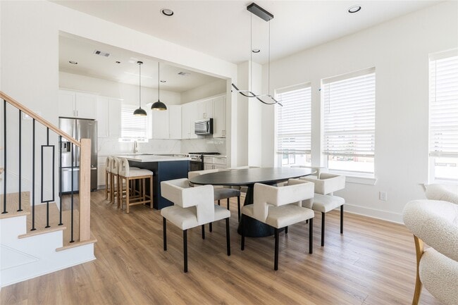 Building Photo - 2428 Ella Blvd