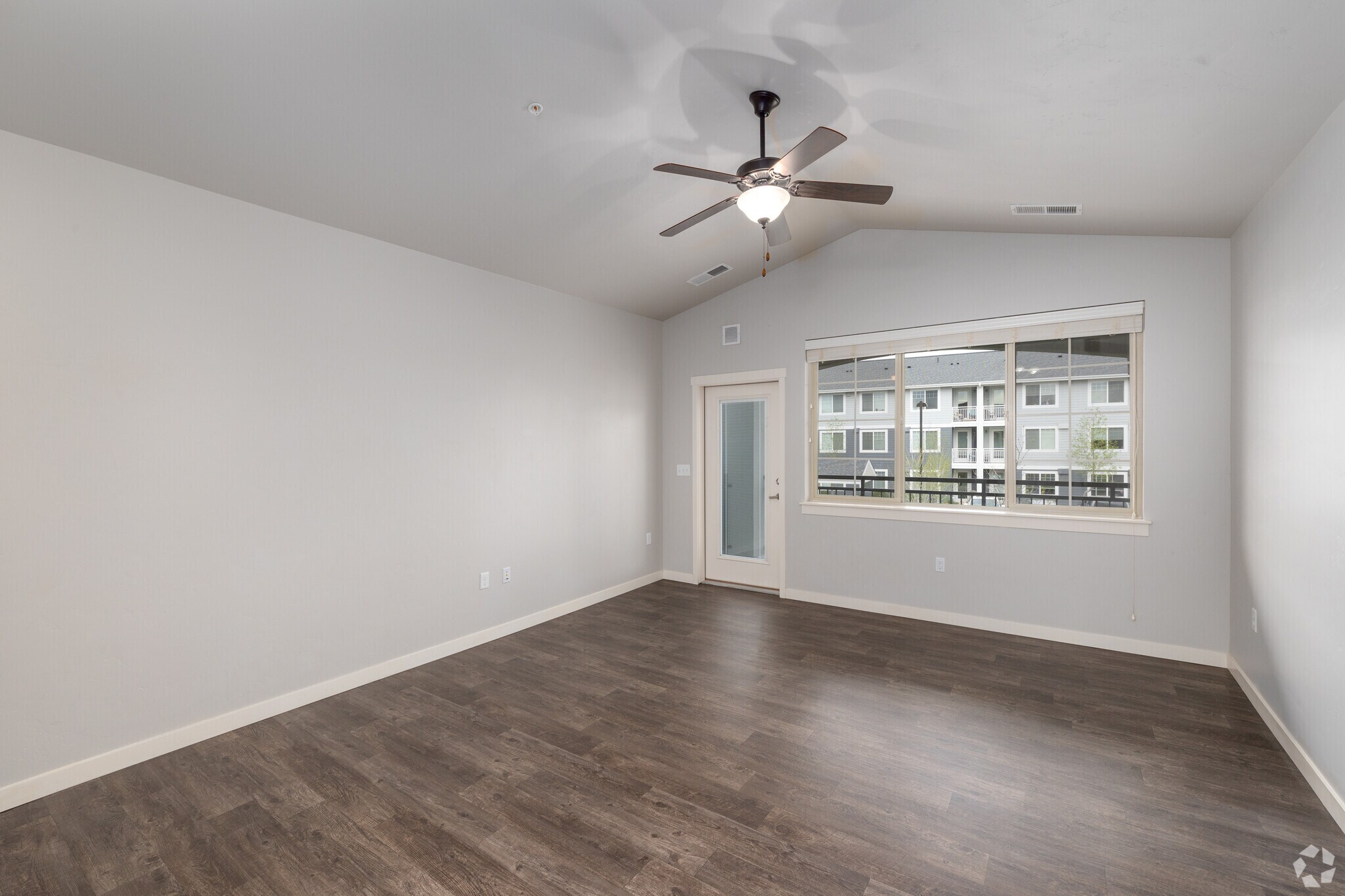 3BR, 2BA - 1,192SF - Eagle River Apartments