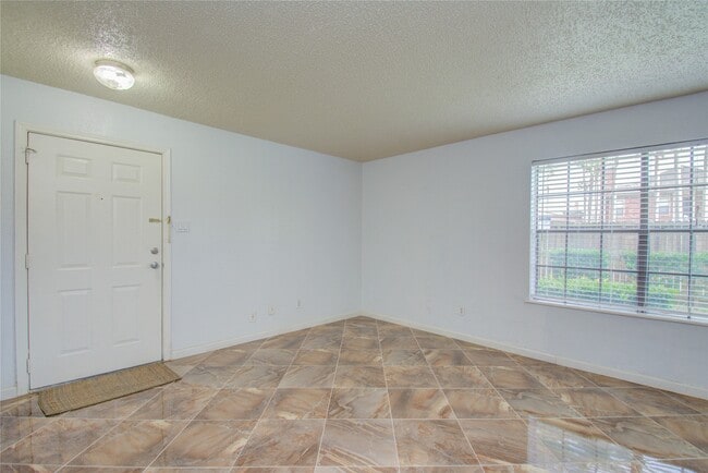 Building Photo - 2750 Holly Hall St