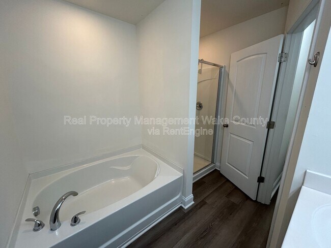 Building Photo - 156 Polaris Ave