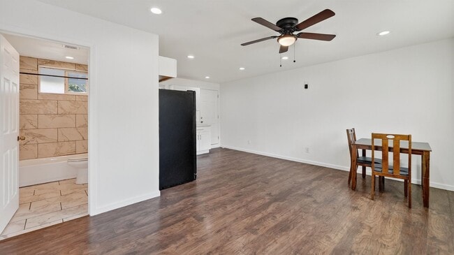 Building Photo - 1216 Butterfield Rd