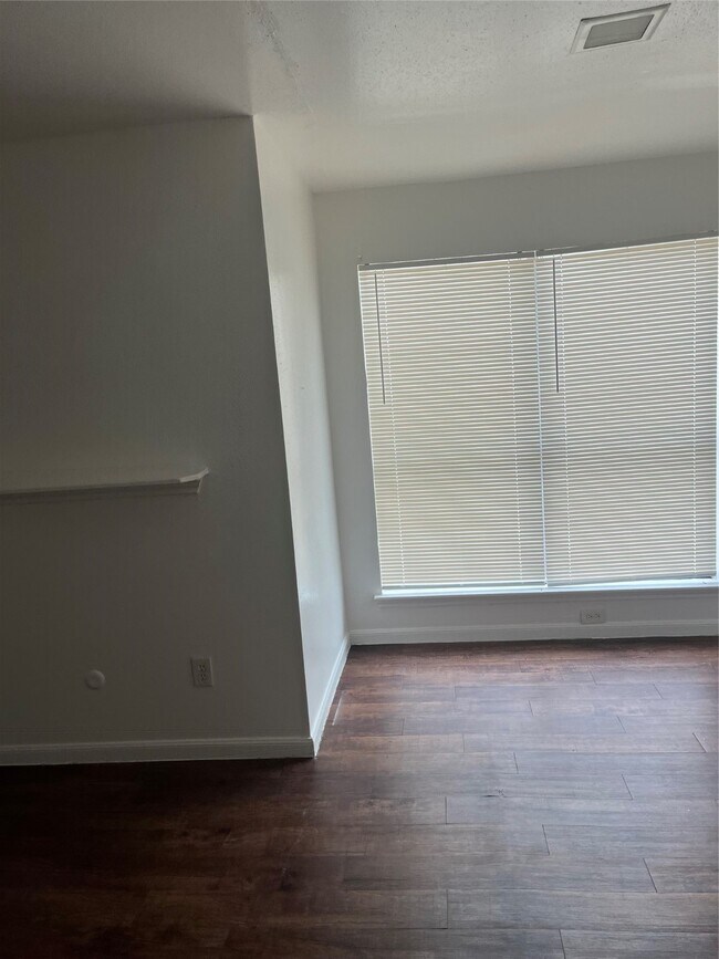 Building Photo - 7709 Rolling Ridge Dr