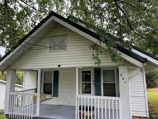 Primary Photo - Affordable 2 Bedroom Home in the Heart of ...