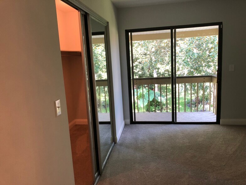 Building Photo - 7940 Los Robles Ct