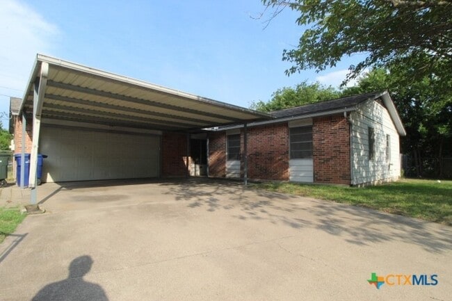 Building Photo - 502 S 9th St