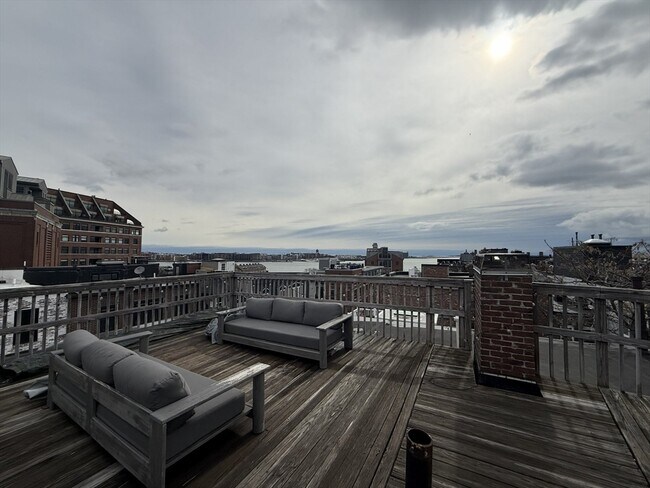 Building Photo - 21 Moon St