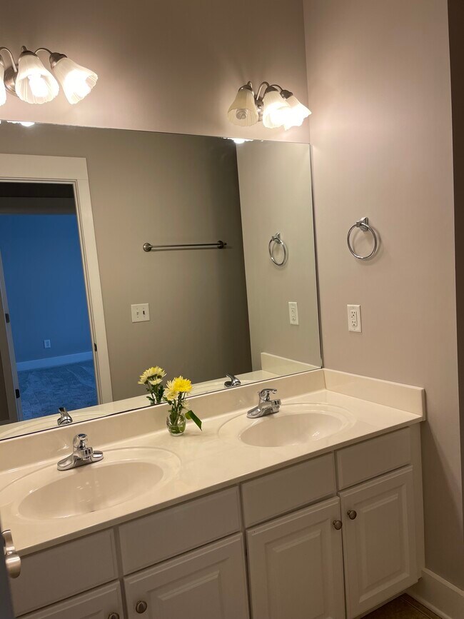 Building Photo - 183 Augusta Ave