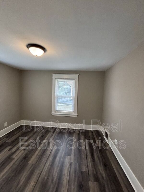 Building Photo - 1404 Young St
