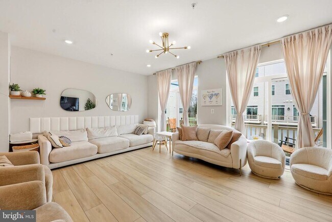 Building Photo - 22810 Tawny Pne Sq