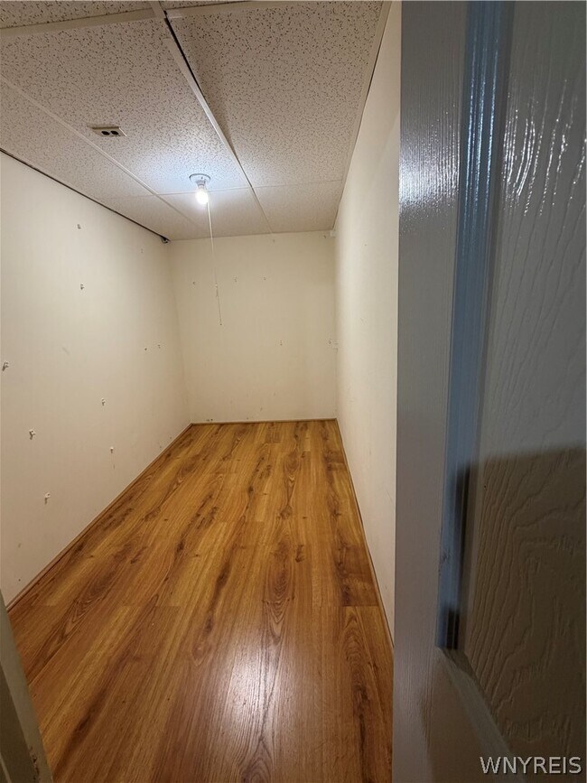 Building Photo - 304 Forest Edge Dr